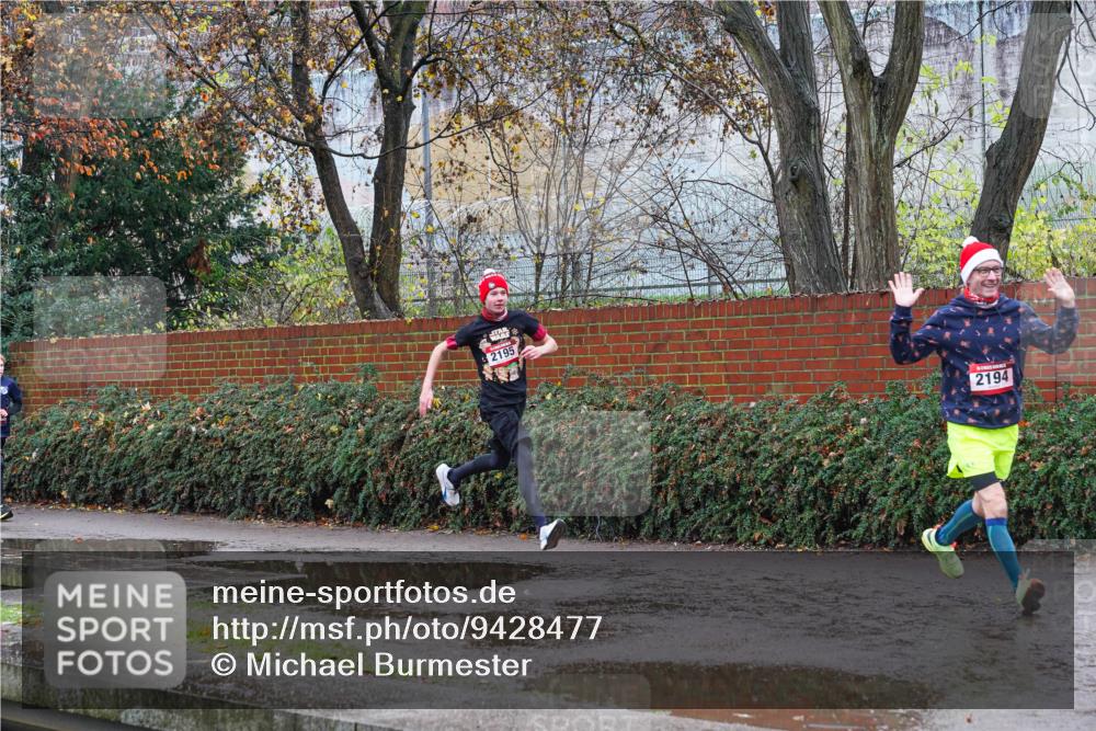 07.12.2025 - St. Pauli X-Mass-Run No. 15 Michael Burmester http://msf.ph/oto/9428477 07.12.2025 11:01:27 Laufen 2195, 2194 meine-sportfotos.de