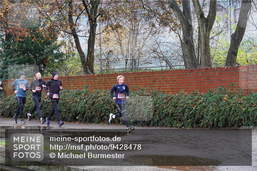 07.12.2025 - St. Pauli X-Mass-Run No. 15 Michael Burmester http://msf.ph/oto/9428478 07.12.2025 11:01:30 Laufen 2134, 2305, 2132, 3326 meine-sportfotos.de