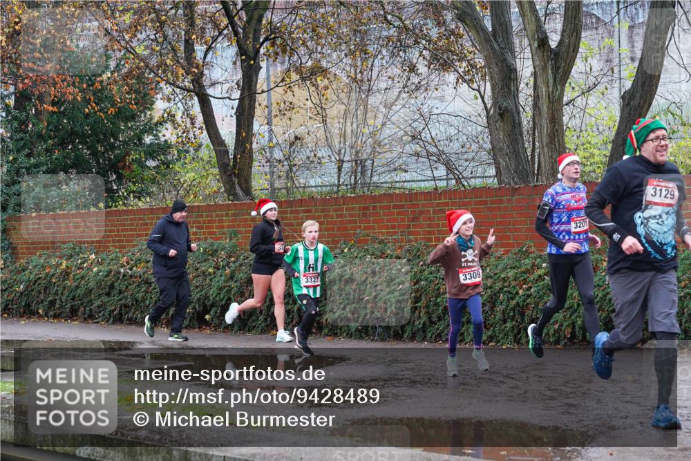 07.12.2025 - St. Pauli X-Mass-Run No. 15 Michael Burmester http://msf.ph/oto/9428489 07.12.2025 11:01:42 Laufen 3327, 3309, 3201, 3129 meine-sportfotos.de