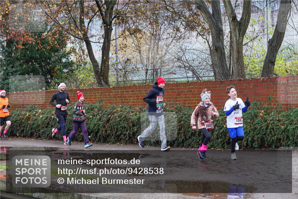 07.12.2025 - St. Pauli X-Mass-Run No. 15 Michael Burmester http://msf.ph/oto/9428538 07.12.2025 11:02:43 Laufen 4101, 2067, 2662, 8, 24125, 1591 meine-sportfotos.de