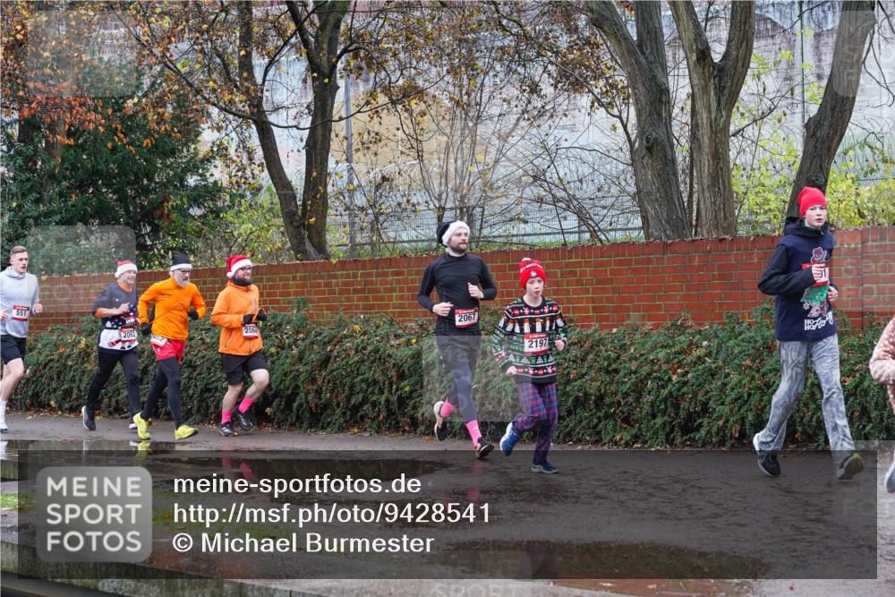07.12.2025 - St. Pauli X-Mass-Run No. 15 Michael Burmester http://msf.ph/oto/9428541 07.12.2025 11:02:44 Laufen 551, 2067, 2062, 2064, 2197 meine-sportfotos.de