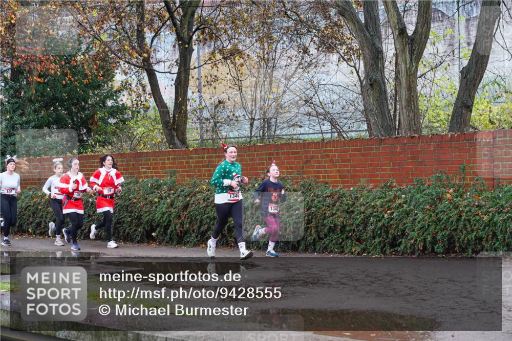 07.12.2025 - St. Pauli X-Mass-Run No. 15 Michael Burmester http://msf.ph/oto/9428555 07.12.2025 11:02:54 Laufen 1345, 1346 meine-sportfotos.de