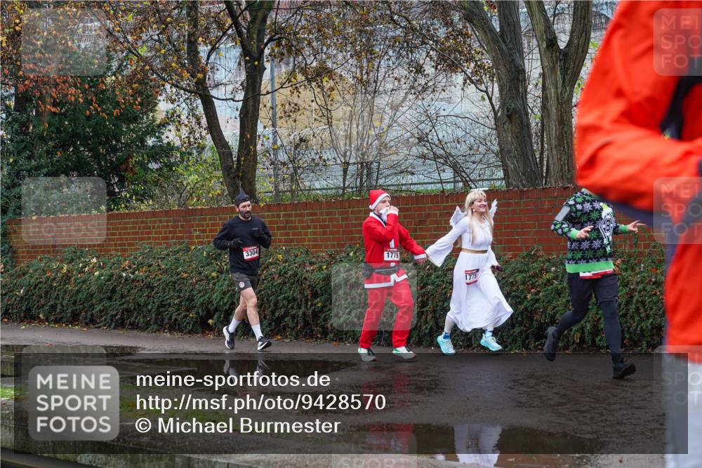 07.12.2025 - St. Pauli X-Mass-Run No. 15 Michael Burmester http://msf.ph/oto/9428570 07.12.2025 11:03:00 Laufen 3304, 1779, 1775 meine-sportfotos.de