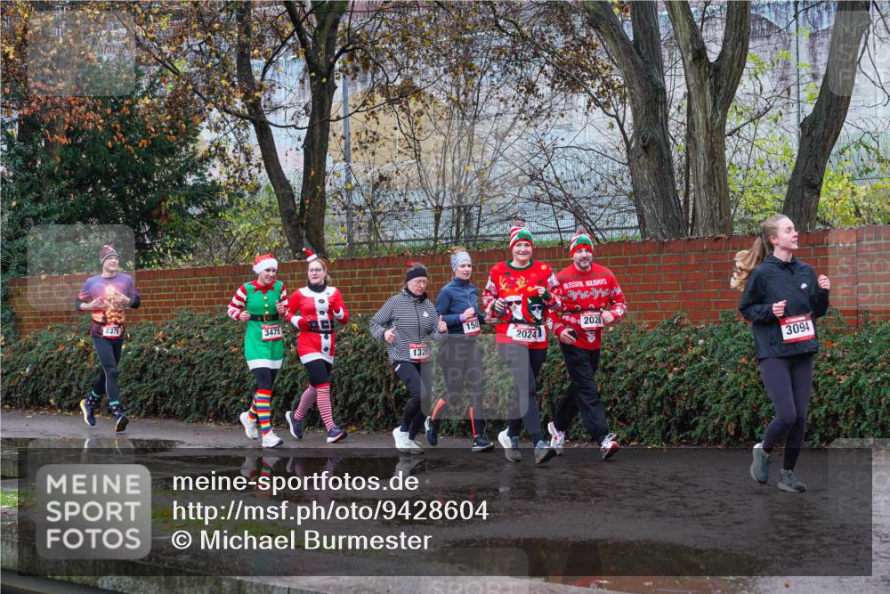 07.12.2025 - St. Pauli X-Mass-Run No. 15 Michael Burmester http://msf.ph/oto/9428604 07.12.2025 11:03:37 Laufen 2379, 3475, 15, 1320, 2024, 2026, 3094 meine-sportfotos.de
