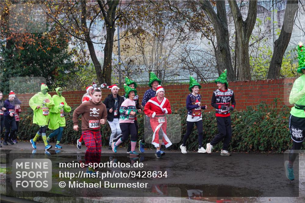 07.12.2025 - St. Pauli X-Mass-Run No. 15 Michael Burmester http://msf.ph/oto/9428634 07.12.2025 11:04:21 Laufen 3099, 205, 3306, 2069, 2787 meine-sportfotos.de