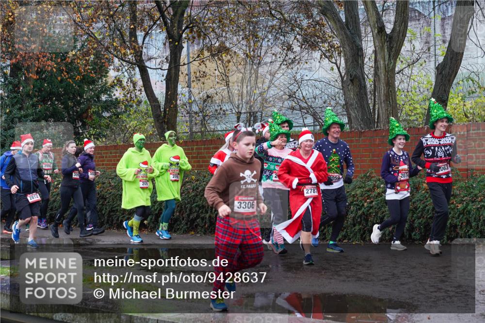 07.12.2025 - St. Pauli X-Mass-Run No. 15 Michael Burmester http://msf.ph/oto/9428637 07.12.2025 11:04:22 Laufen 2812, 2990, 205, 209, 2787, 059, 3306, 2074, 063 meine-sportfotos.de