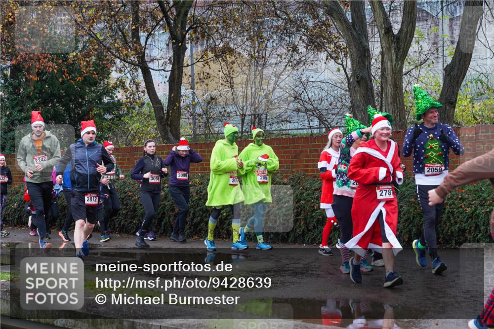 07.12.2025 - St. Pauli X-Mass-Run No. 15 Michael Burmester http://msf.ph/oto/9428639 07.12.2025 11:04:23 Laufen 127, 2242, 2812, 3099, 3098, 205, 209, 20, 2787, 2059 meine-sportfotos.de