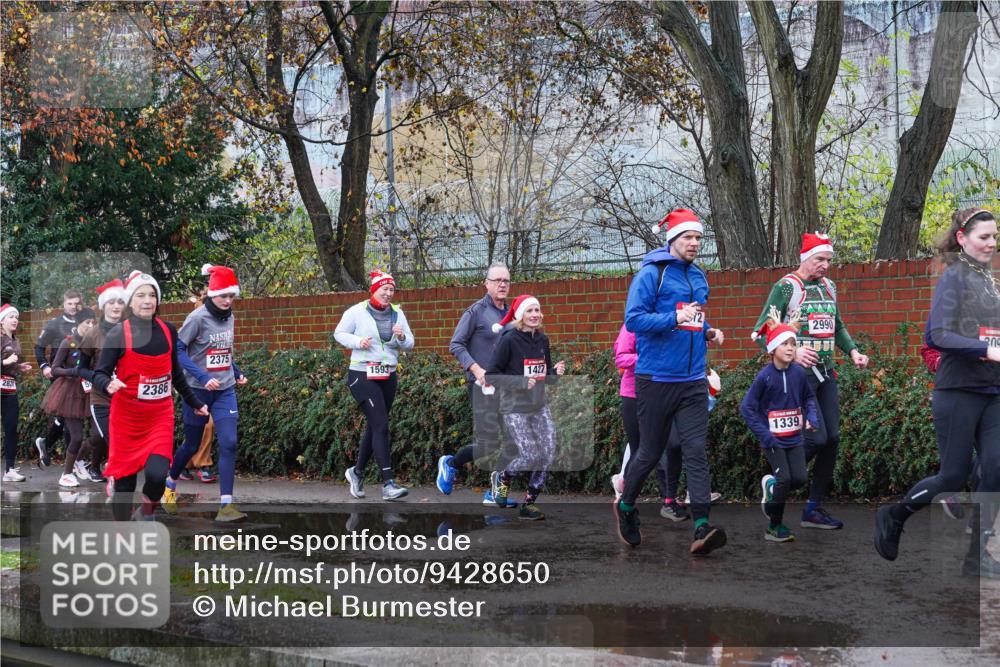 07.12.2025 - St. Pauli X-Mass-Run No. 15 Michael Burmester http://msf.ph/oto/9428650 07.12.2025 11:04:26 Laufen 2386, 2375, 1593, 1427, 1339, 2990, 309 meine-sportfotos.de