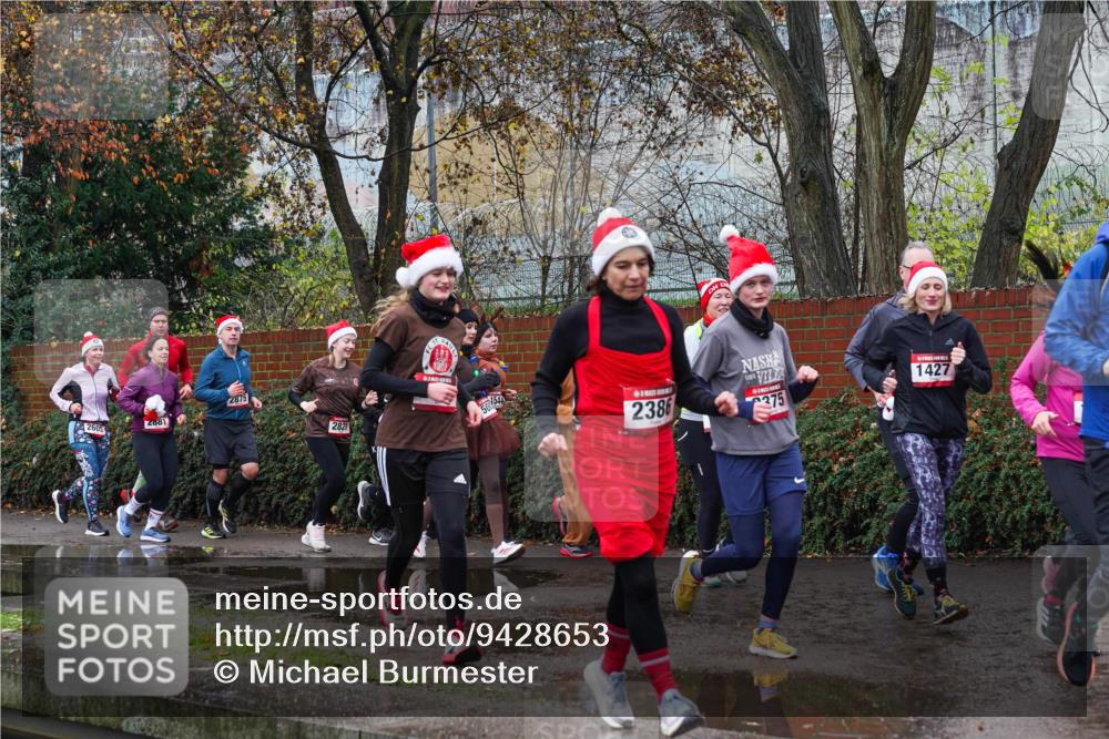07.12.2025 - St. Pauli X-Mass-Run No. 15 Michael Burmester http://msf.ph/oto/9428653 07.12.2025 11:04:28 Laufen 2605, 2881, 2821, 2386, 375, 1427 meine-sportfotos.de