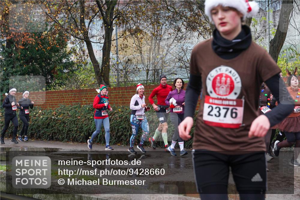 07.12.2025 - St. Pauli X-Mass-Run No. 15 Michael Burmester http://msf.ph/oto/9428660 07.12.2025 11:04:30 Laufen 150, 149, 4632, 2605, 260, 2881, 2376, 50, 154 meine-sportfotos.de
