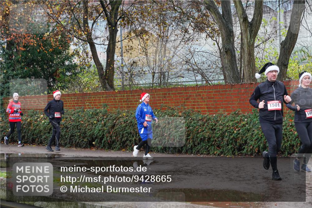 07.12.2025 - St. Pauli X-Mass-Run No. 15 Michael Burmester http://msf.ph/oto/9428665 07.12.2025 11:04:35 Laufen 108, 2373, 1501, 149 meine-sportfotos.de