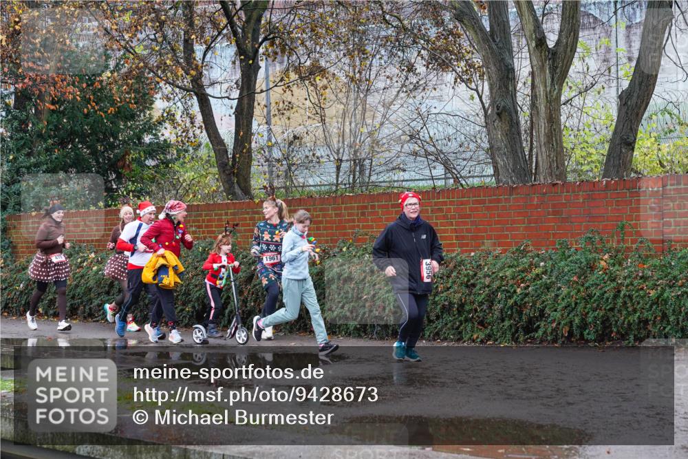 07.12.2025 - St. Pauli X-Mass-Run No. 15 Michael Burmester http://msf.ph/oto/9428673 07.12.2025 11:04:44 Laufen 1961 meine-sportfotos.de
