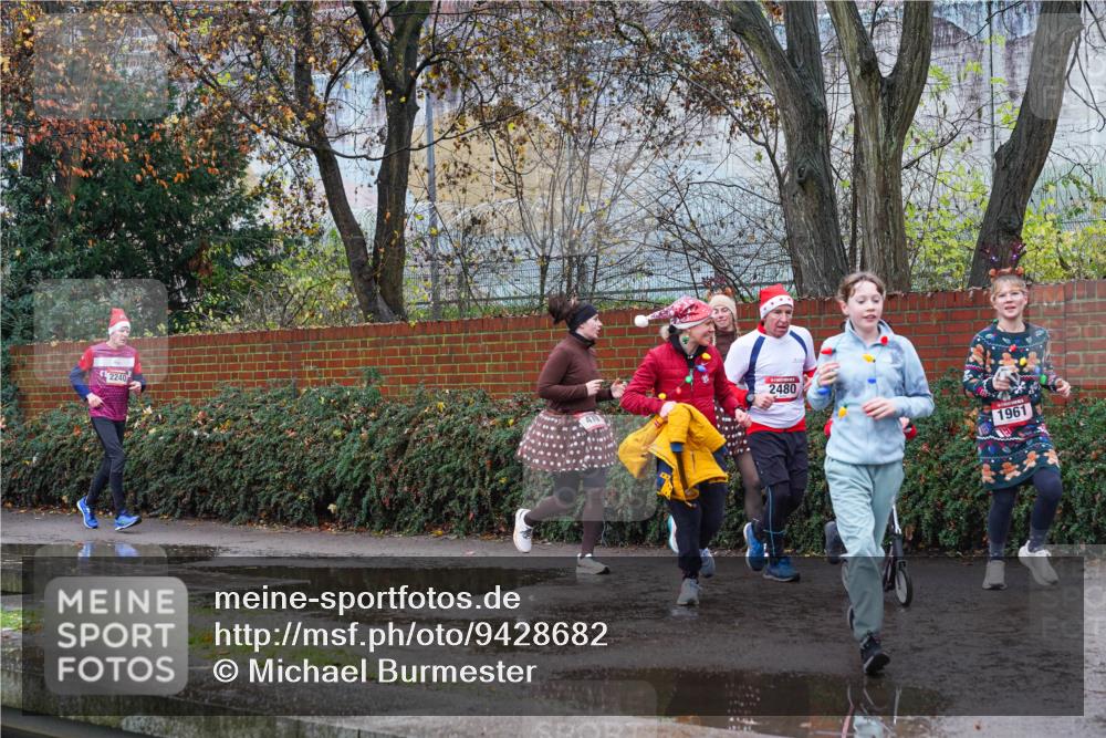07.12.2025 - St. Pauli X-Mass-Run No. 15 Michael Burmester http://msf.ph/oto/9428682 07.12.2025 11:04:46 Laufen 2240, 2480, 1961 meine-sportfotos.de