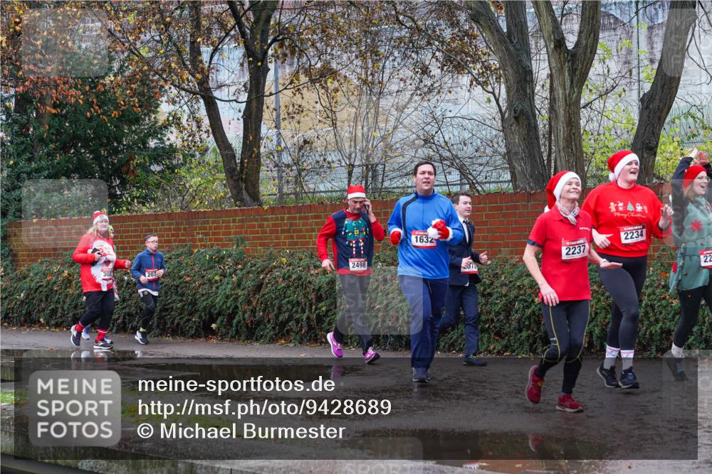 07.12.2025 - St. Pauli X-Mass-Run No. 15 Michael Burmester http://msf.ph/oto/9428689 07.12.2025 11:04:51 Laufen 2498, 308, 207, 1632, 2237, 973, 2234, 22 meine-sportfotos.de