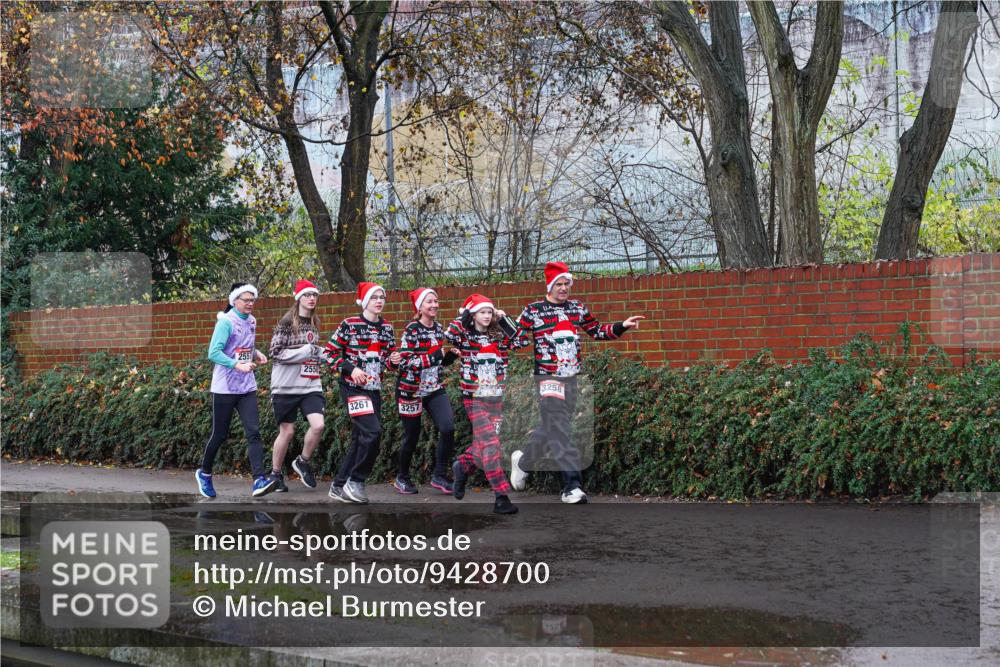 07.12.2025 - St. Pauli X-Mass-Run No. 15 Michael Burmester http://msf.ph/oto/9428700 07.12.2025 11:05:05 Laufen 2557, 255, 3261, 3257, 3258 meine-sportfotos.de