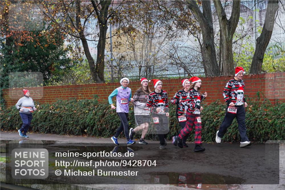 07.12.2025 - St. Pauli X-Mass-Run No. 15 Michael Burmester http://msf.ph/oto/9428704 07.12.2025 11:05:06 Laufen 2557, 261, 3257, 32, 332, 3258 meine-sportfotos.de