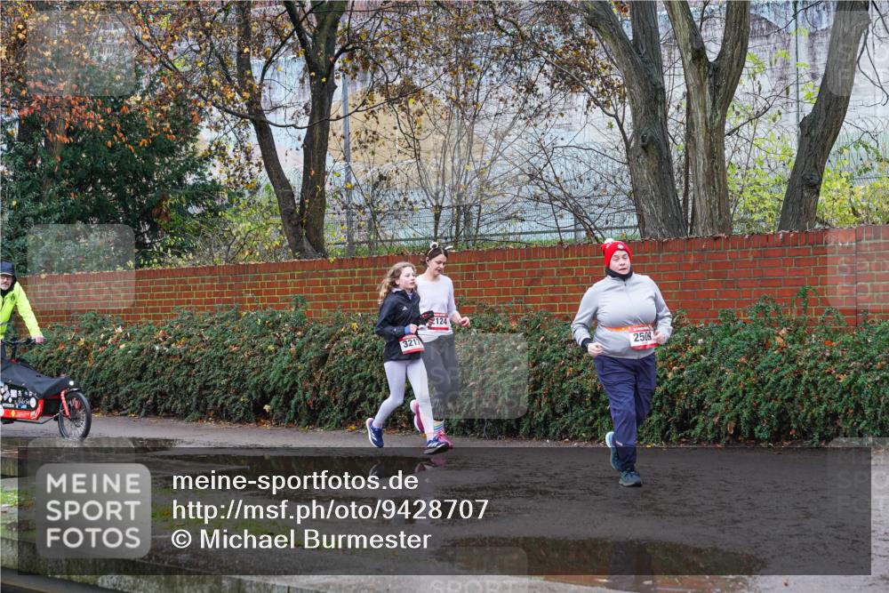 07.12.2025 - St. Pauli X-Mass-Run No. 15 Michael Burmester http://msf.ph/oto/9428707 07.12.2025 11:05:10 Laufen 3217, 2124, 2509 meine-sportfotos.de