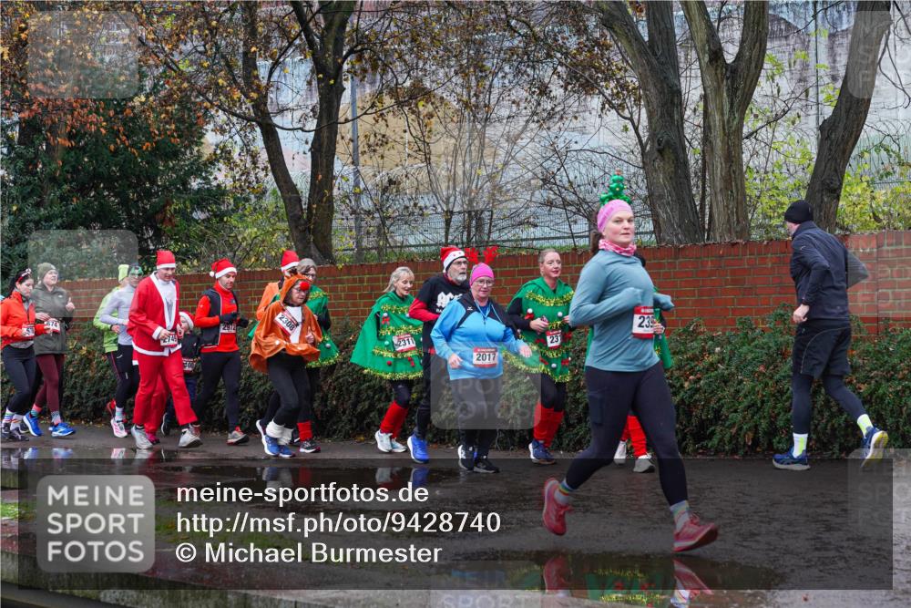 07.12.2025 - St. Pauli X-Mass-Run No. 15 Michael Burmester http://msf.ph/oto/9428740 07.12.2025 11:05:37 Laufen 674, 749, 2308, 2311, 239, 231, 2017 meine-sportfotos.de