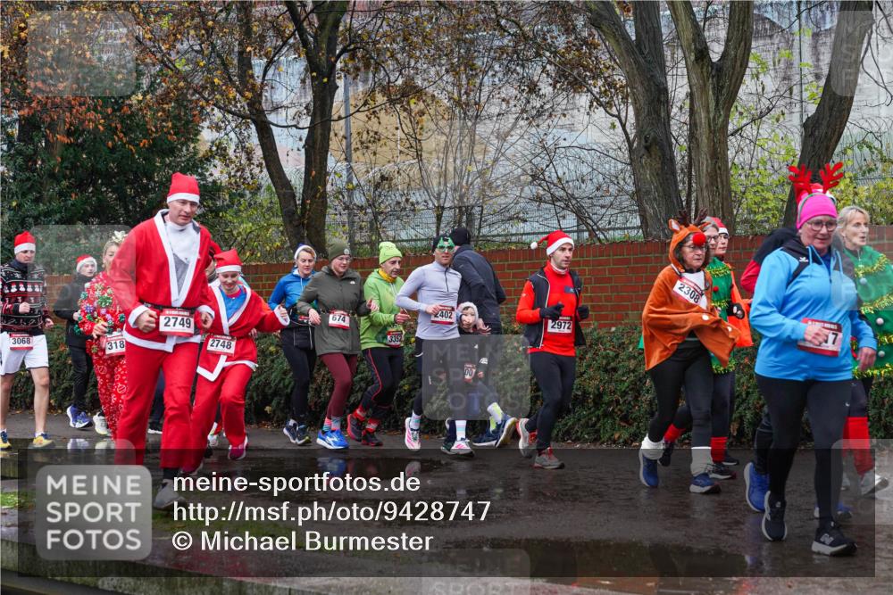 07.12.2025 - St. Pauli X-Mass-Run No. 15 Michael Burmester http://msf.ph/oto/9428747 07.12.2025 11:05:40 Laufen 3068, 318, 2749, 2748, 674, 3352, 2402, 2972, 00, 2308 meine-sportfotos.de