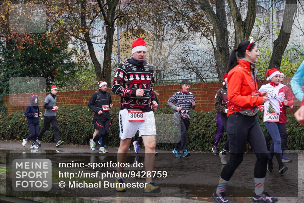 07.12.2025 - St. Pauli X-Mass-Run No. 15 Michael Burmester http://msf.ph/oto/9428759 07.12.2025 11:05:45 Laufen 65, 2000, 3068, 3070 meine-sportfotos.de