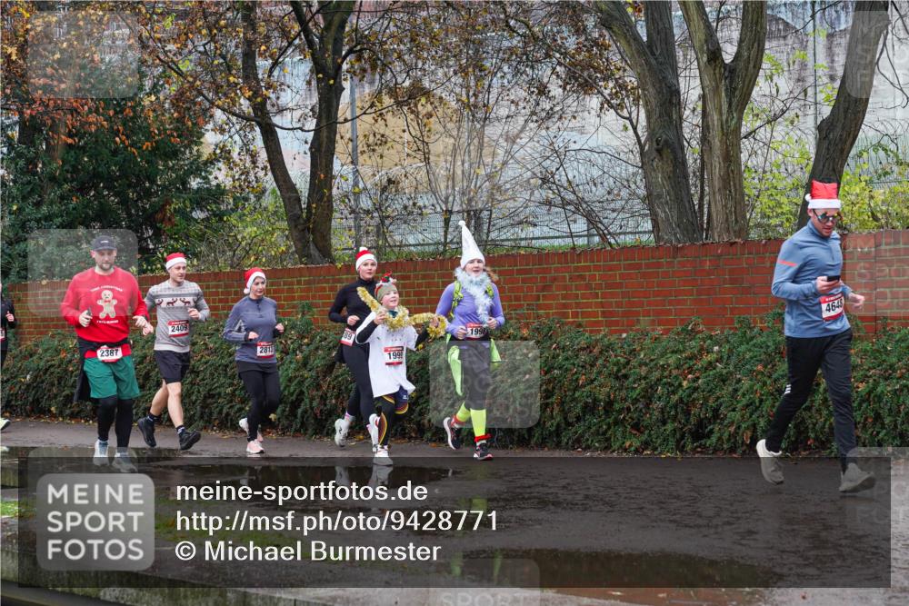 07.12.2025 - St. Pauli X-Mass-Run No. 15 Michael Burmester http://msf.ph/oto/9428771 07.12.2025 11:05:51 Laufen 2387, 2409, 89, 2813, 1999, 1998, 4648 meine-sportfotos.de