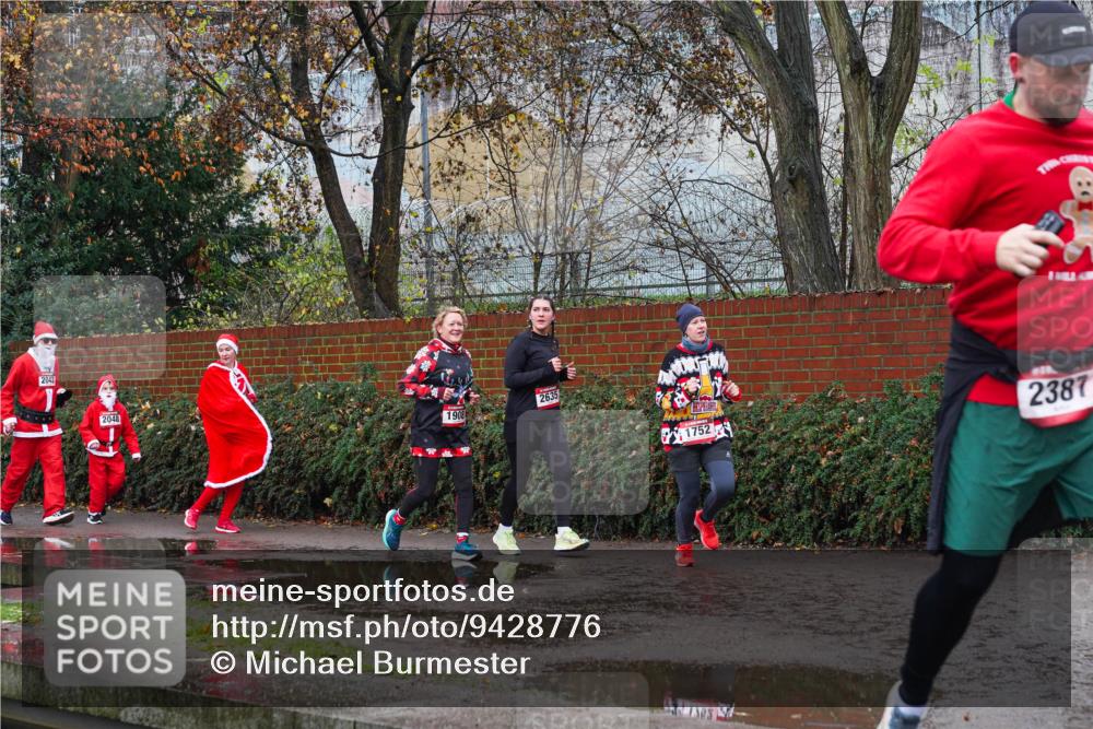 07.12.2025 - St. Pauli X-Mass-Run No. 15 Michael Burmester http://msf.ph/oto/9428776 07.12.2025 11:05:55 Laufen 2043, 2048, 1908, 2635, 1752, 2387 meine-sportfotos.de