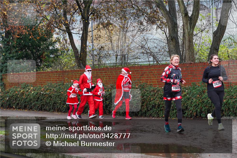 07.12.2025 - St. Pauli X-Mass-Run No. 15 Michael Burmester http://msf.ph/oto/9428777 07.12.2025 11:05:57 Laufen 2044, 2043, 50, 1908, 2635 meine-sportfotos.de