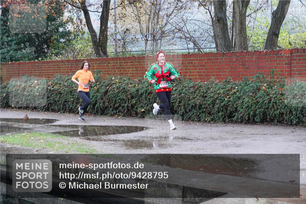07.12.2025 - St. Pauli X-Mass-Run No. 15 Michael Burmester http://msf.ph/oto/9428795 07.12.2025 09:37:55 Laufen 2034, 1117 meine-sportfotos.de