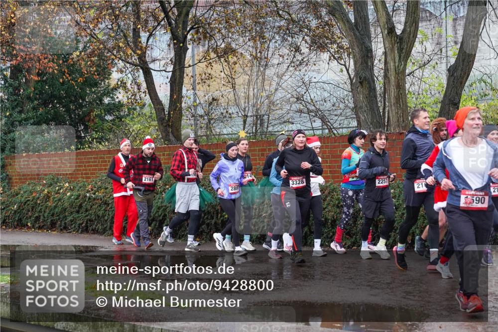 07.12.2025 - St. Pauli X-Mass-Run No. 15 Michael Burmester http://msf.ph/oto/9428800 07.12.2025 11:06:09 Laufen 2161, 14, 3328, 288, 2257, 216, 21, 590 meine-sportfotos.de