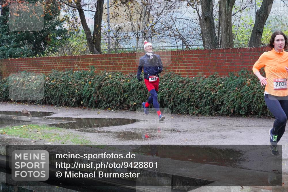 07.12.2025 - St. Pauli X-Mass-Run No. 15 Michael Burmester http://msf.ph/oto/9428801 07.12.2025 09:37:57 Laufen 615, 2034 meine-sportfotos.de