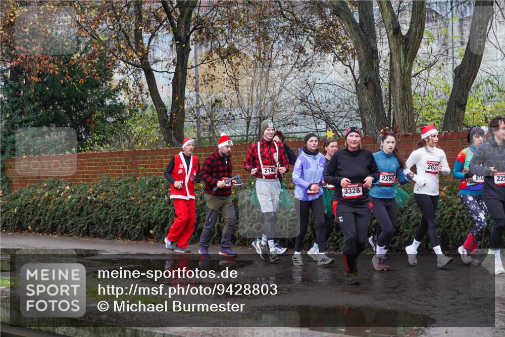 07.12.2025 - St. Pauli X-Mass-Run No. 15 Michael Burmester http://msf.ph/oto/9428803 07.12.2025 11:06:10 Laufen 2198, 3328, 2260, 263, 610, 225 meine-sportfotos.de