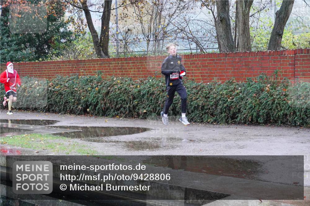 07.12.2025 - St. Pauli X-Mass-Run No. 15 Michael Burmester http://msf.ph/oto/9428806 07.12.2025 09:38:05 Laufen 10, 2133 meine-sportfotos.de