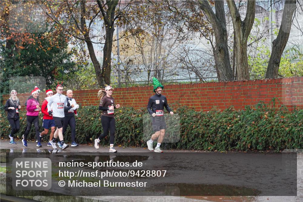 07.12.2025 - St. Pauli X-Mass-Run No. 15 Michael Burmester http://msf.ph/oto/9428807 07.12.2025 11:06:15 Laufen 474, 2456, 2431, 2426 meine-sportfotos.de