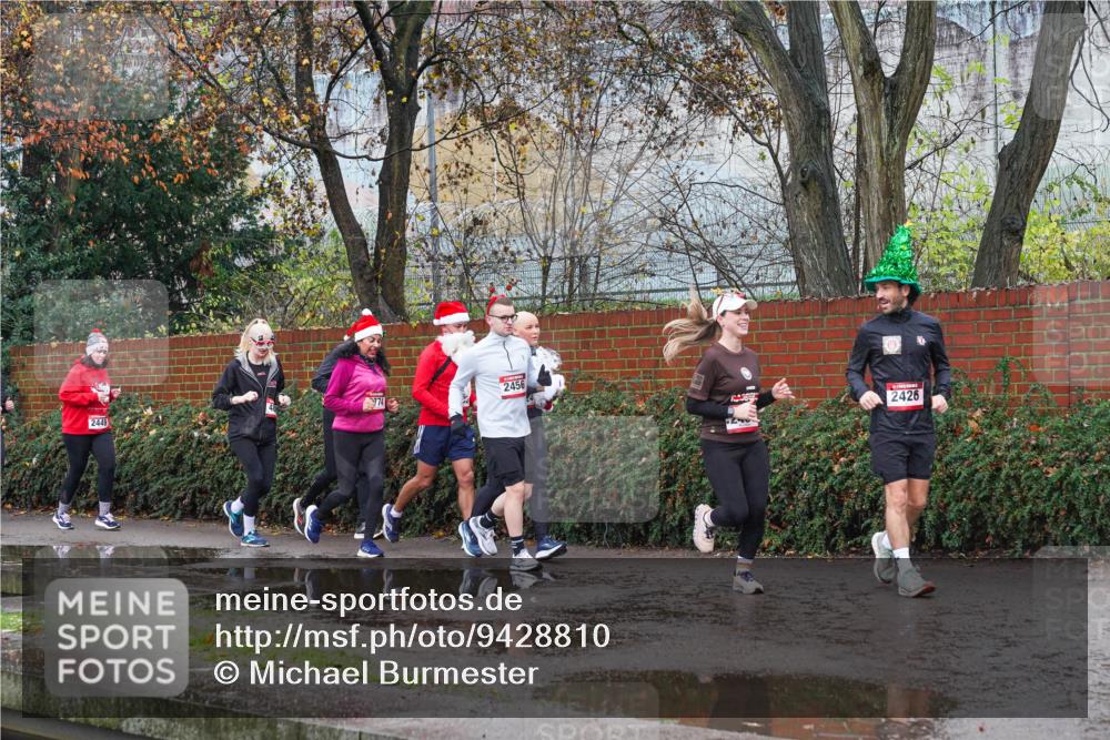 07.12.2025 - St. Pauli X-Mass-Run No. 15 Michael Burmester http://msf.ph/oto/9428810 07.12.2025 11:06:16 Laufen 2449, 2456, 2426 meine-sportfotos.de