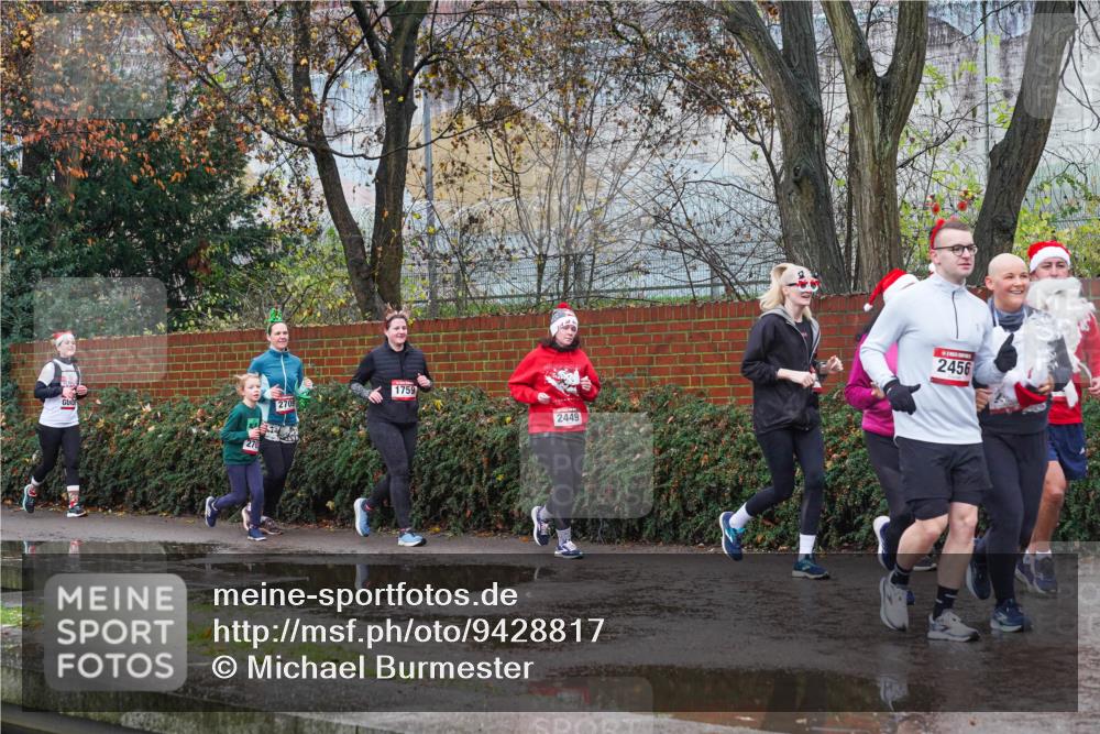 07.12.2025 - St. Pauli X-Mass-Run No. 15 Michael Burmester http://msf.ph/oto/9428817 07.12.2025 11:06:19 Laufen 270, 2709, 1759, 2449, 2456 meine-sportfotos.de
