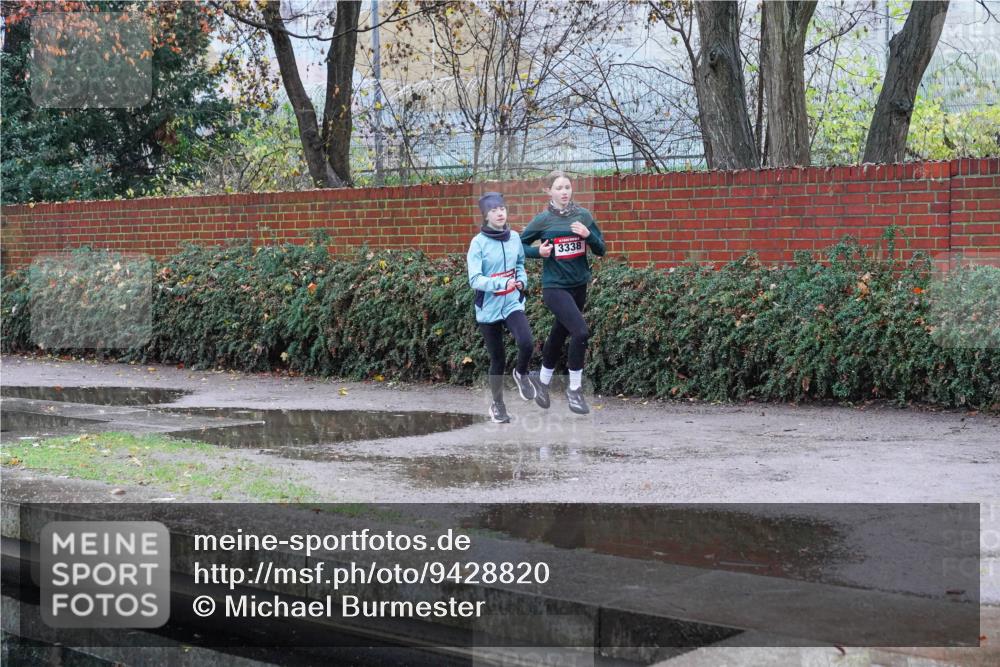 07.12.2025 - St. Pauli X-Mass-Run No. 15 Michael Burmester http://msf.ph/oto/9428820 07.12.2025 09:38:19 Laufen 3338 meine-sportfotos.de