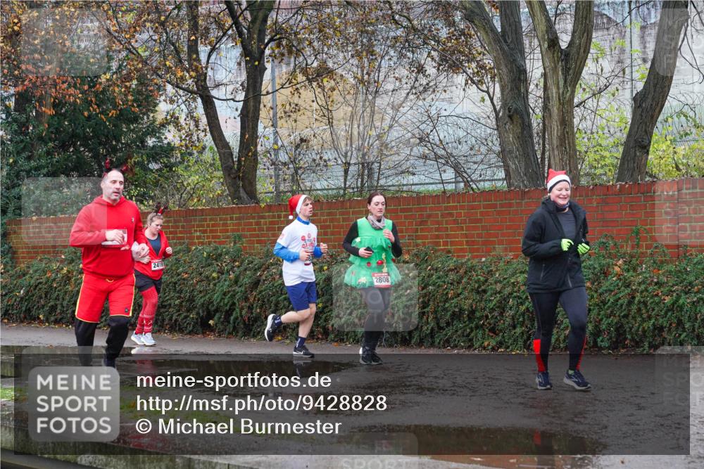 07.12.2025 - St. Pauli X-Mass-Run No. 15 Michael Burmester http://msf.ph/oto/9428828 07.12.2025 11:06:29 Laufen 2419, 2808 meine-sportfotos.de