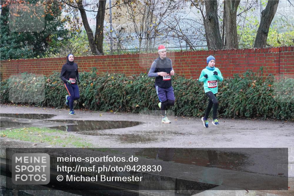 07.12.2025 - St. Pauli X-Mass-Run No. 15 Michael Burmester http://msf.ph/oto/9428830 07.12.2025 09:38:43 Laufen 1296, 1052, 1722 meine-sportfotos.de