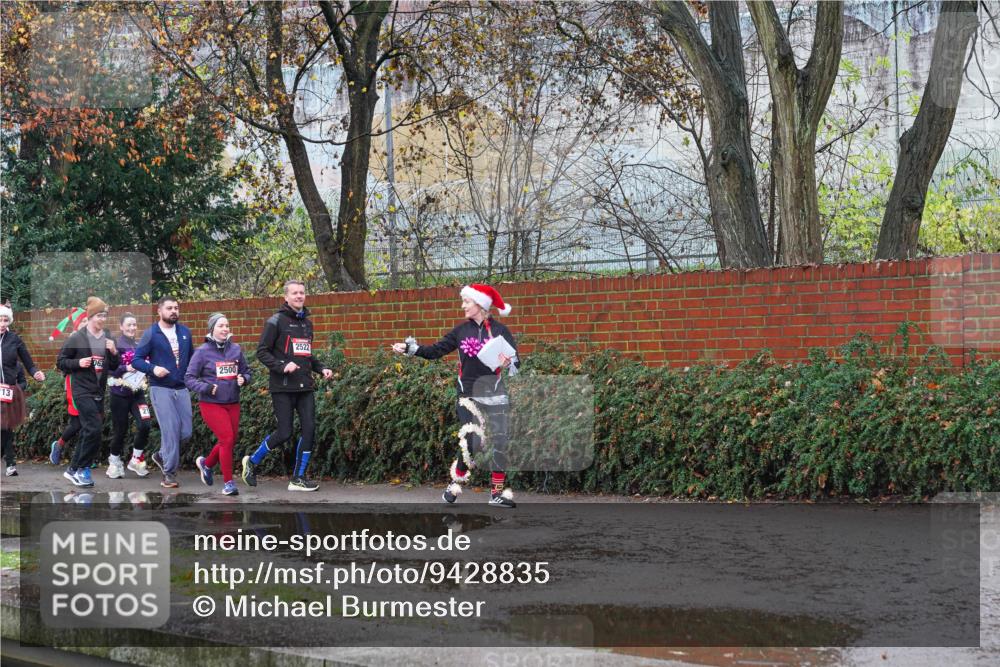07.12.2025 - St. Pauli X-Mass-Run No. 15 Michael Burmester http://msf.ph/oto/9428835 07.12.2025 11:06:38 Laufen 13, 2500, 2522 meine-sportfotos.de