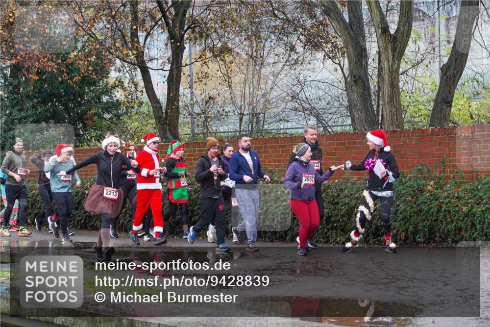 07.12.2025 - St. Pauli X-Mass-Run No. 15 Michael Burmester http://msf.ph/oto/9428839 07.12.2025 11:06:40 Laufen 3296, 3050, 2213, 305, 31, 2500, 522 meine-sportfotos.de