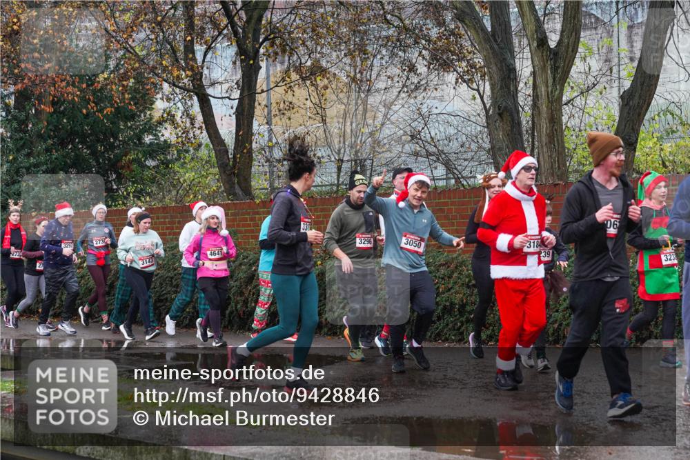 07.12.2025 - St. Pauli X-Mass-Run No. 15 Michael Burmester http://msf.ph/oto/9428846 07.12.2025 11:06:43 Laufen 273, 27, 3297, 2730, 3143, 4641, 330, 3296, 3050, 318, 239, 06, 323 meine-sportfotos.de