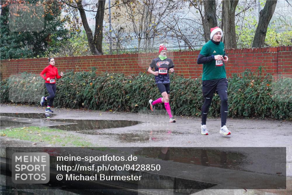 07.12.2025 - St. Pauli X-Mass-Run No. 15 Michael Burmester http://msf.ph/oto/9428850 07.12.2025 09:39:00 Laufen 1375, 4062 meine-sportfotos.de
