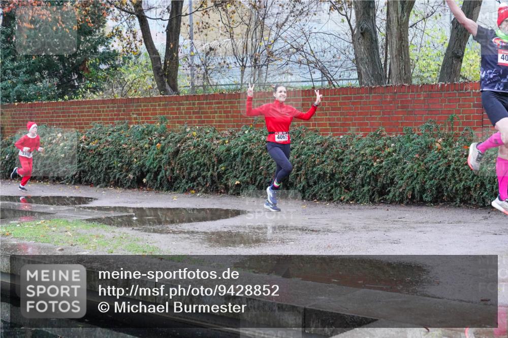 07.12.2025 - St. Pauli X-Mass-Run No. 15 Michael Burmester http://msf.ph/oto/9428852 07.12.2025 09:39:02 Laufen 3398, 4061, 40 meine-sportfotos.de