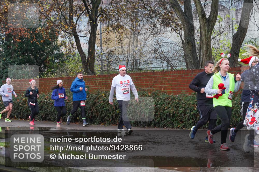 07.12.2025 - St. Pauli X-Mass-Run No. 15 Michael Burmester http://msf.ph/oto/9428866 07.12.2025 11:06:56 Laufen 4653, 276, 2623, 300, 24 meine-sportfotos.de
