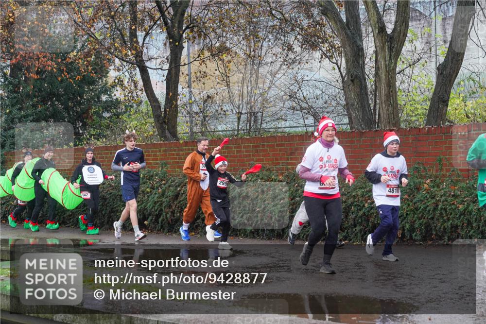 07.12.2025 - St. Pauli X-Mass-Run No. 15 Michael Burmester http://msf.ph/oto/9428877 07.12.2025 11:07:03 Laufen 142, 2999, 4818 meine-sportfotos.de