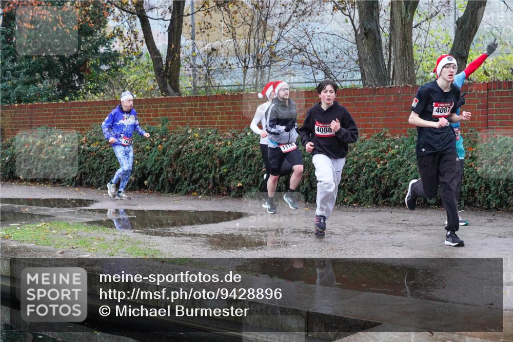 07.12.2025 - St. Pauli X-Mass-Run No. 15 Michael Burmester http://msf.ph/oto/9428896 07.12.2025 09:39:54 Laufen 1633, 1116, 4088, 4087 meine-sportfotos.de