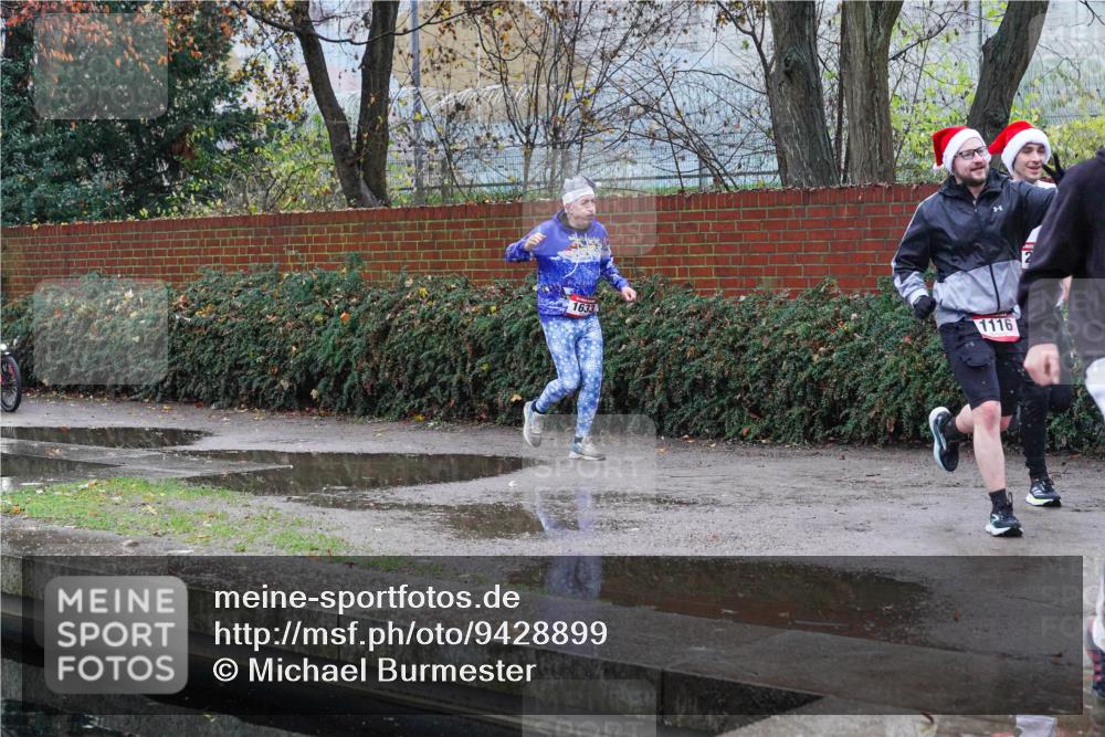 07.12.2025 - St. Pauli X-Mass-Run No. 15 Michael Burmester http://msf.ph/oto/9428899 07.12.2025 09:39:55 Laufen 1633, 1116 meine-sportfotos.de