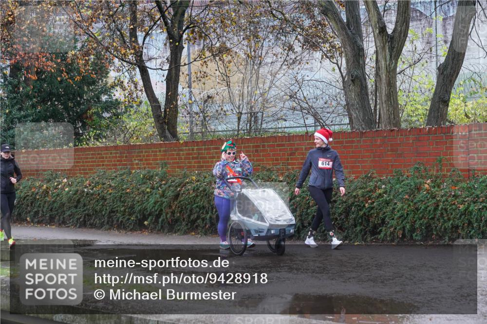 07.12.2025 - St. Pauli X-Mass-Run No. 15 Michael Burmester http://msf.ph/oto/9428918 07.12.2025 11:12:56 Laufen 614 meine-sportfotos.de