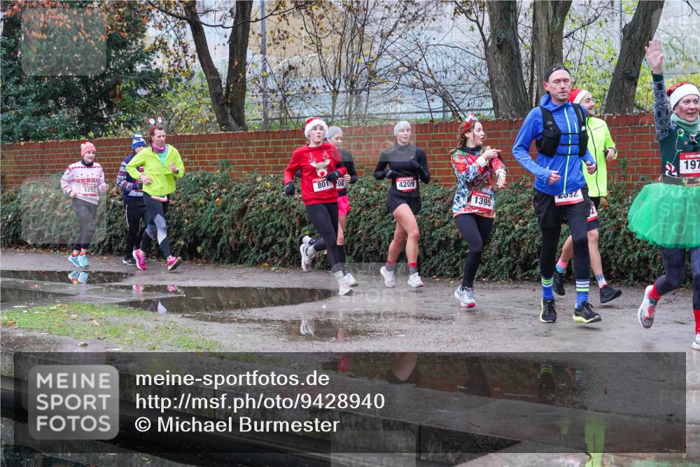 07.12.2025 - St. Pauli X-Mass-Run No. 15 Michael Burmester http://msf.ph/oto/9428940 07.12.2025 09:40:50 Laufen 801, 208, 4209, 1293, 1395, 197 meine-sportfotos.de