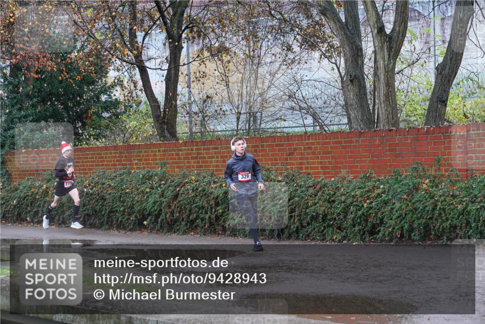 07.12.2025 - St. Pauli X-Mass-Run No. 15 Michael Burmester http://msf.ph/oto/9428943 07.12.2025 11:17:22 Laufen 2705, 329 meine-sportfotos.de
